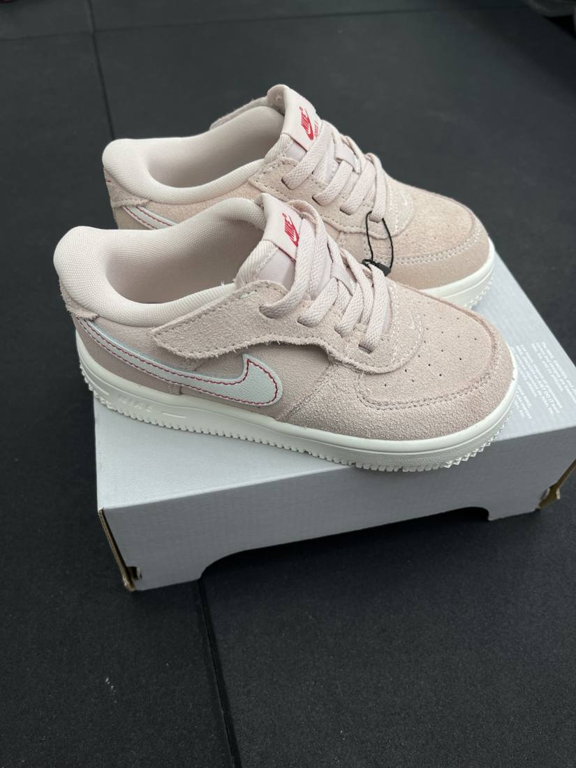 Vista adicional de Nike Force 1 Low EasyOn LV8 1 (TD) — rosa empolvado